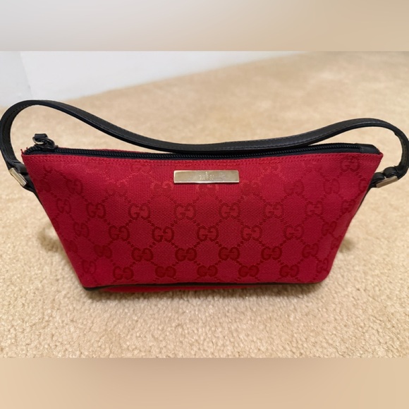 New! Gucci Red GG Monogram Canvas Boat Pochette - Picture 1 of 8